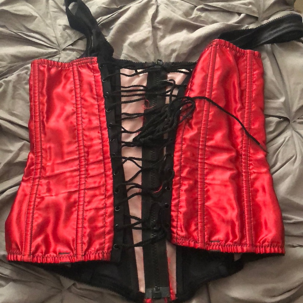 Corset - Picture 2 of 2